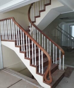 Mẫu cầu thang gỗ lim được sơn mẫu trắng