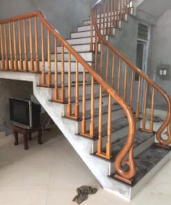 Mẫu cầu thang gỗ lim nam phi mới nhất năm 2021