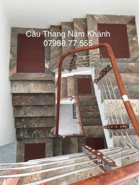 cầu thang nhà chú phúc tại chùa thông sơn tây
