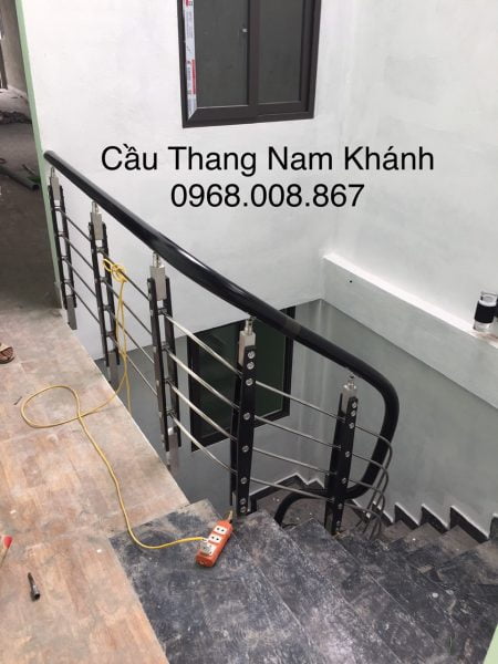 tay vịn nhựa màu đen