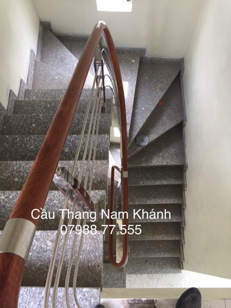cầu thang inox tay vịn nhựa