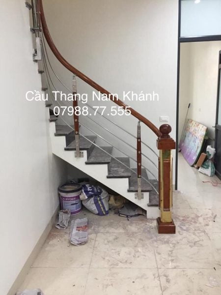 cầu thang inox 304 tay vịn nhựa
