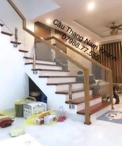 Mẫu cầu thang kính chân lửng