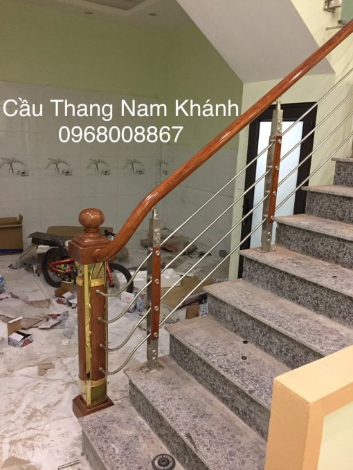 cầu thang inox tay vịn nhựa