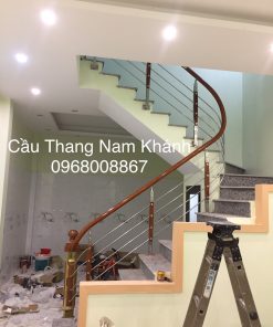 mẫu cầu thang inox tay vịn nhựa
