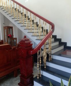 Mẫu cầu thang nhôm đúc mạ vàng 2k