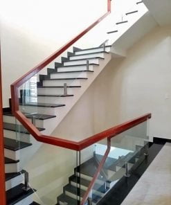 Mẫu cầu thang kính chân ngoàn