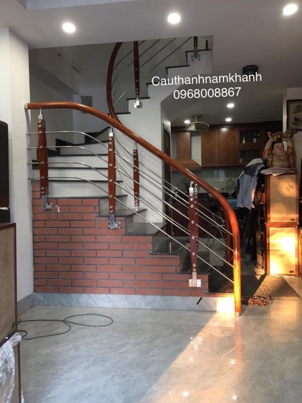 Mẫu cầu thang inox tay vịn nhựa