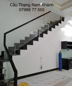 mẫu cầu thang kính chân lửng