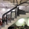 Mẫu cầu thnag inox tay vịn nhựa màu đen