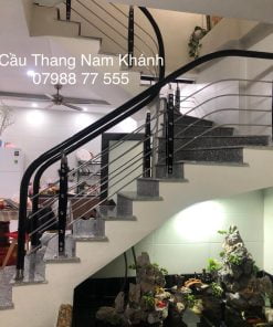 Mẫu cầu thnag inox tay vịn nhựa màu đen