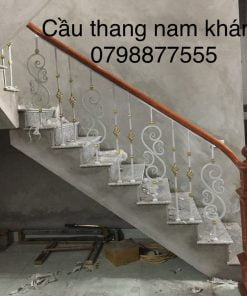 mẫu cầu thang sắt nghệ thuật tay vịn nhựa vân giả gỗ