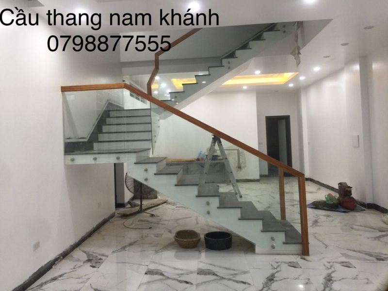 mẫu cầu thang kính củ bát