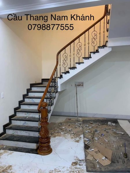 Mẫu cầu thang sắt tay vịn gỗ 10